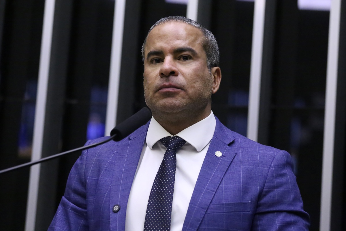 Campeão de gastos com gasolina, Fred Linhares encheu tanque 3x no mesmo dia