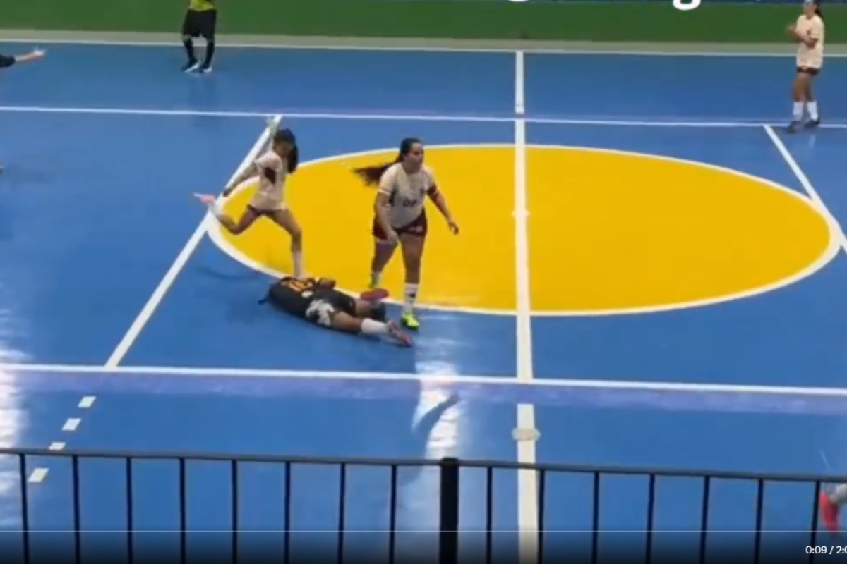 Imagem vinculada ao feed original: Jogadora de futsal que chutou cabeça de rival é suspensa por 5 anos