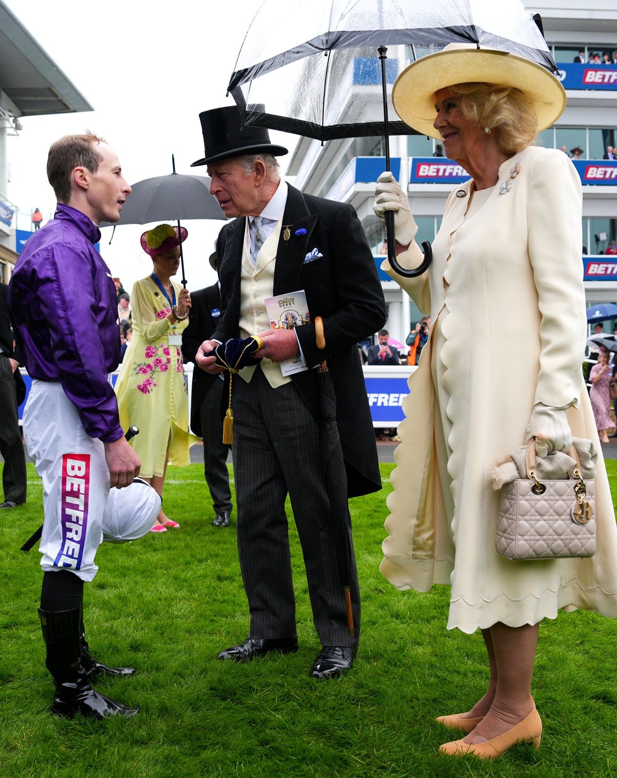 Camilla Parker Bowles Lady Dior - Metrópoles 