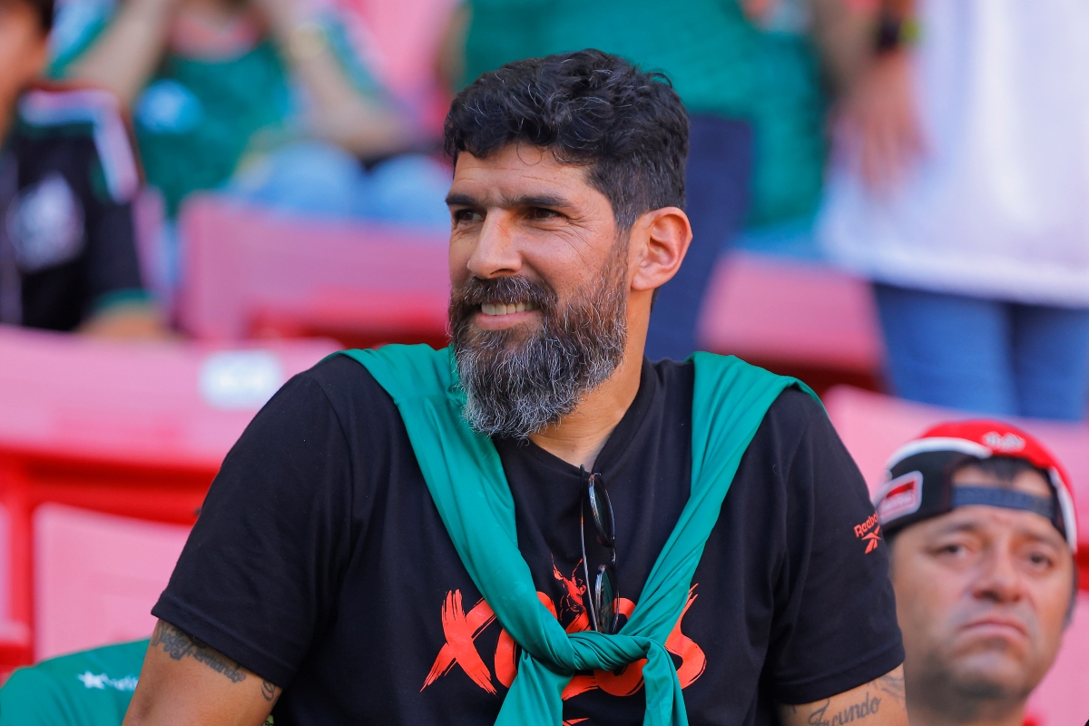 Após eliminação na Copa, Loco Abreu pode assumir seleção uruguaia