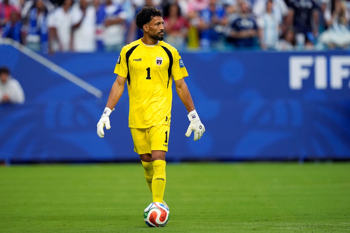 Vozinha más allá del fútbol: el negocio que se abre para Colo-Colo con la llegada del arquero de Cabo Verde