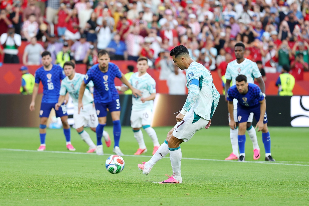 Web vai à loucura com gol de Cristiano Ronaldo em vitória de Portugal