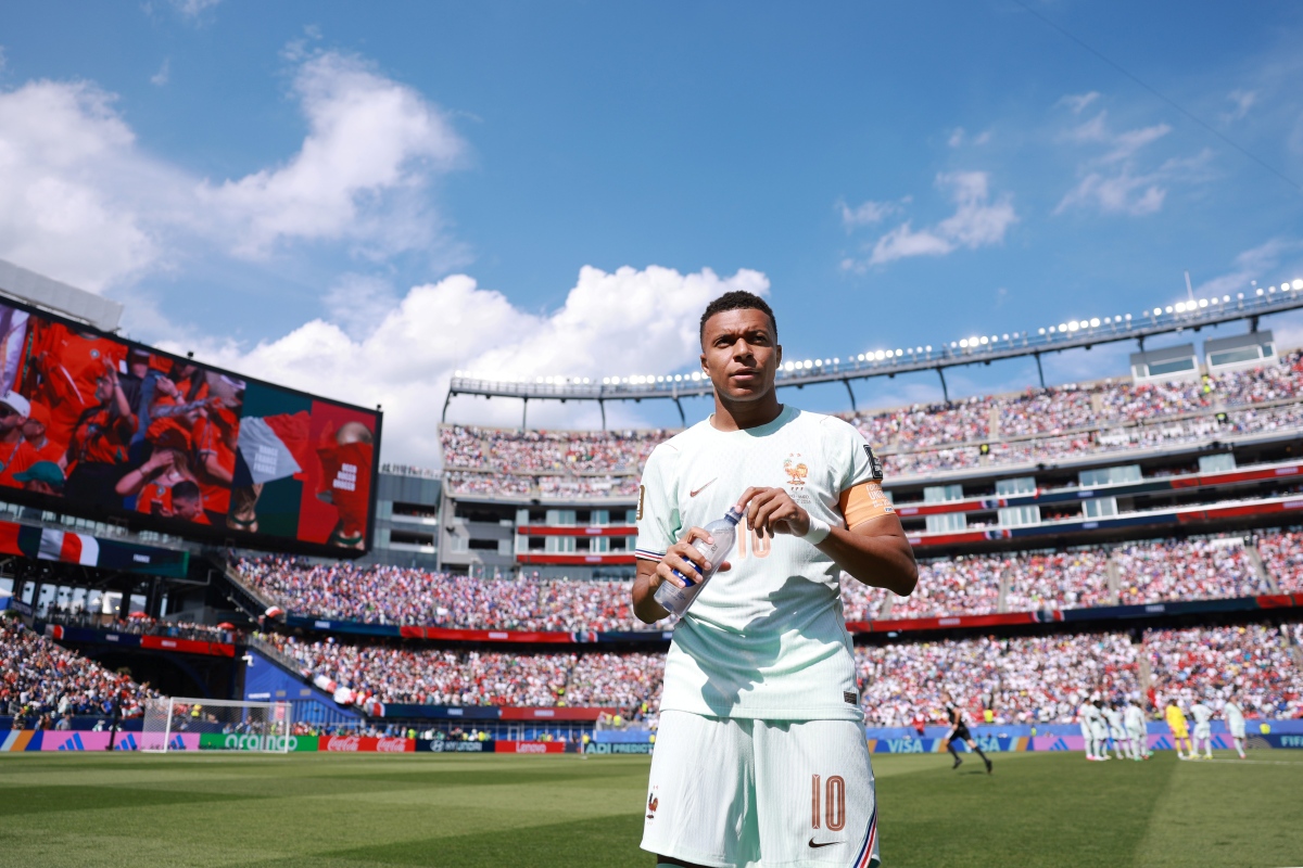 Mbappé e Tchouaméni devem reforçar França contra Espanha na Copa