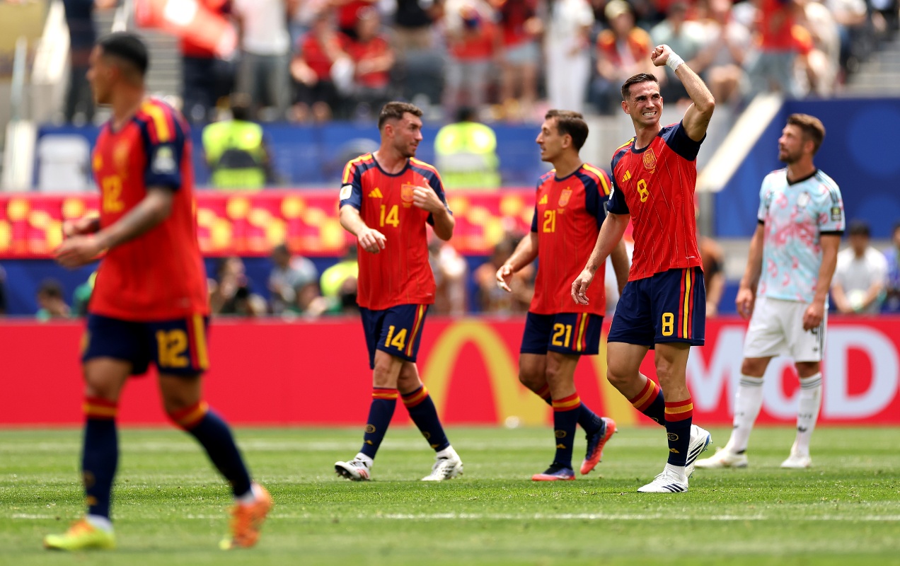Jogadores da Espanha comemoram gol diante da Bélgica na Copa do Mundo
