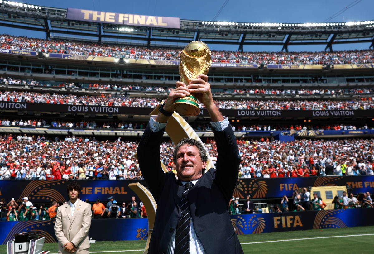 Mario Kempes pede que argentinos parem com teorias sobre final da Copa