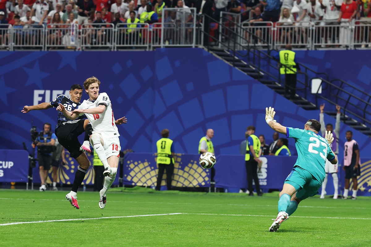 Veja o gol de Gordon que abriu placar para Inglaterra contra Argentina