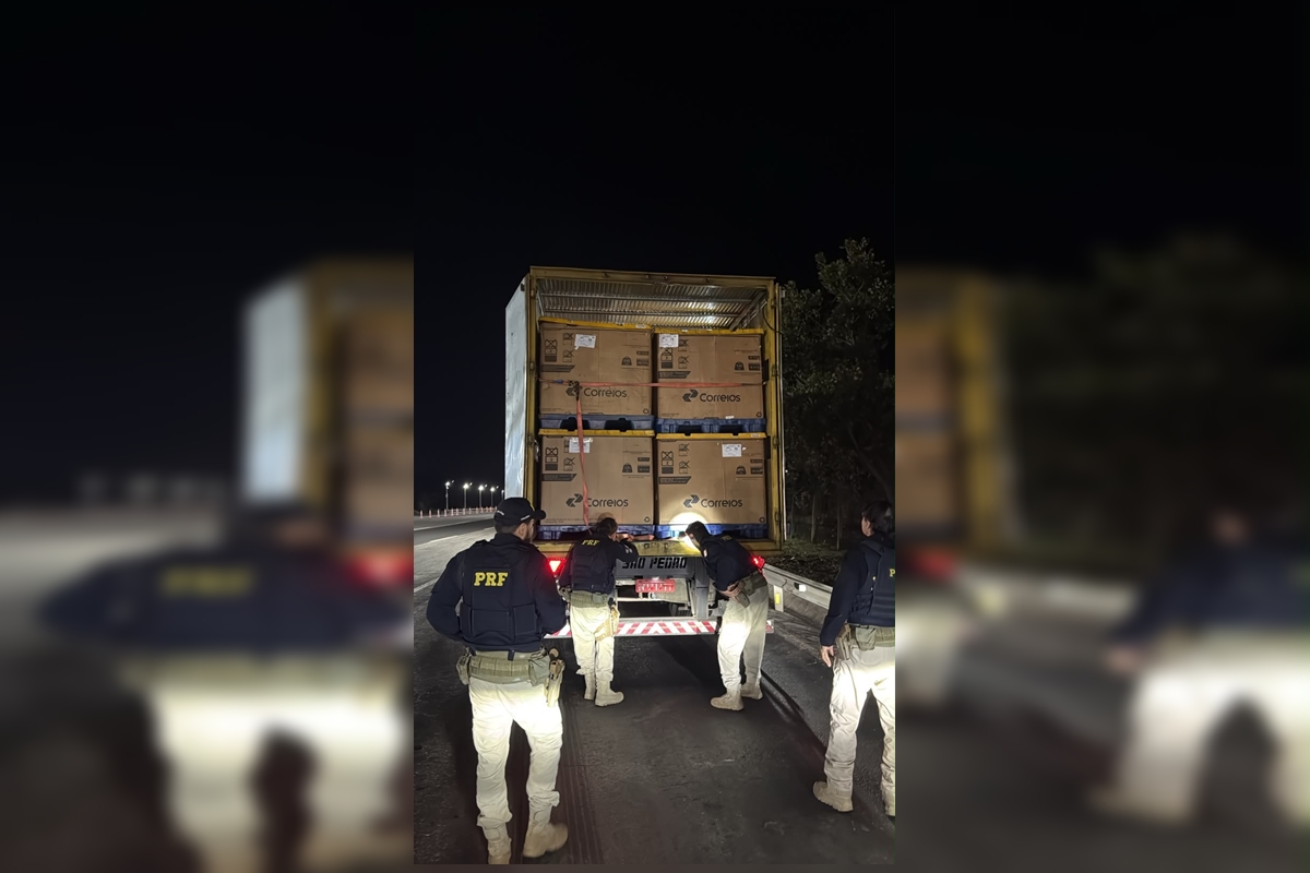 Homem é preso escondido em caminhão dos Correios com carga furtada