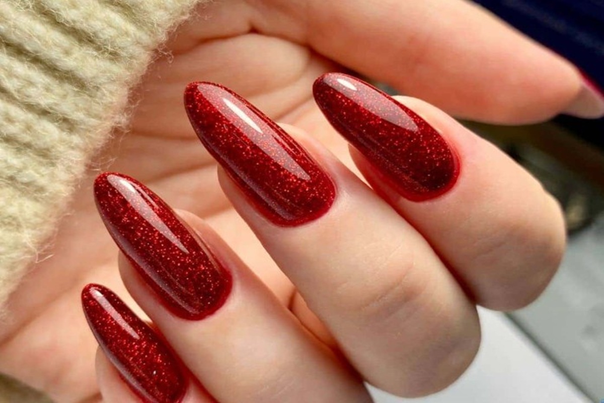 Homem é preso após atear fogo em mulher por causa de unhas vermelhas