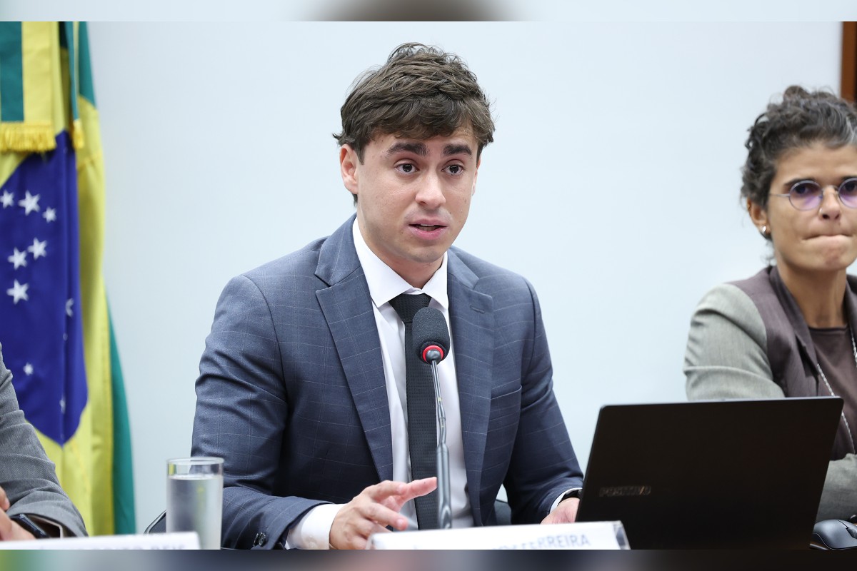 Nikolas ignora Carlos Bolsonaro em “colinha” de votos em SC