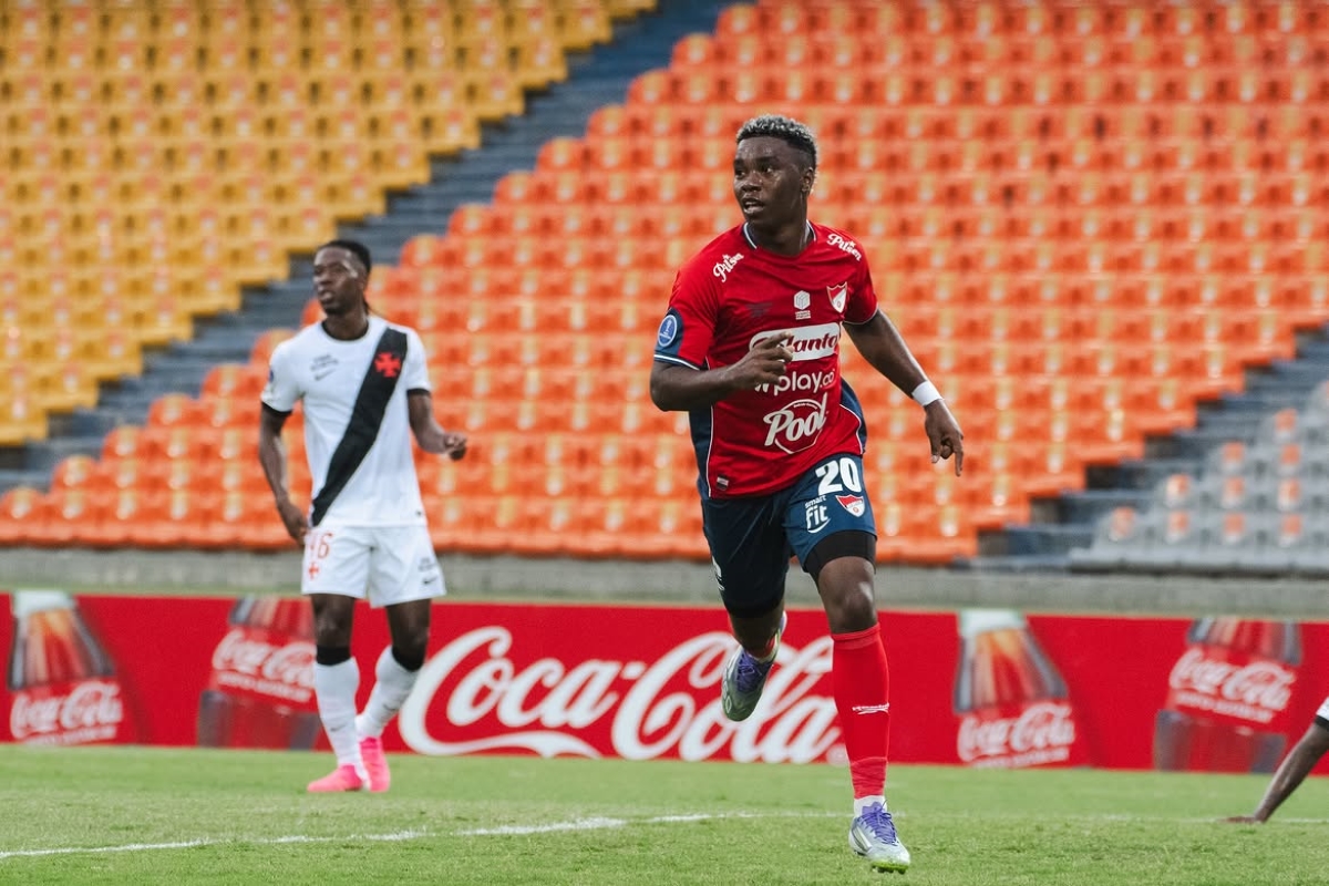 Com gol no fim, Vasco arranca empate contra o Independiente Medellín