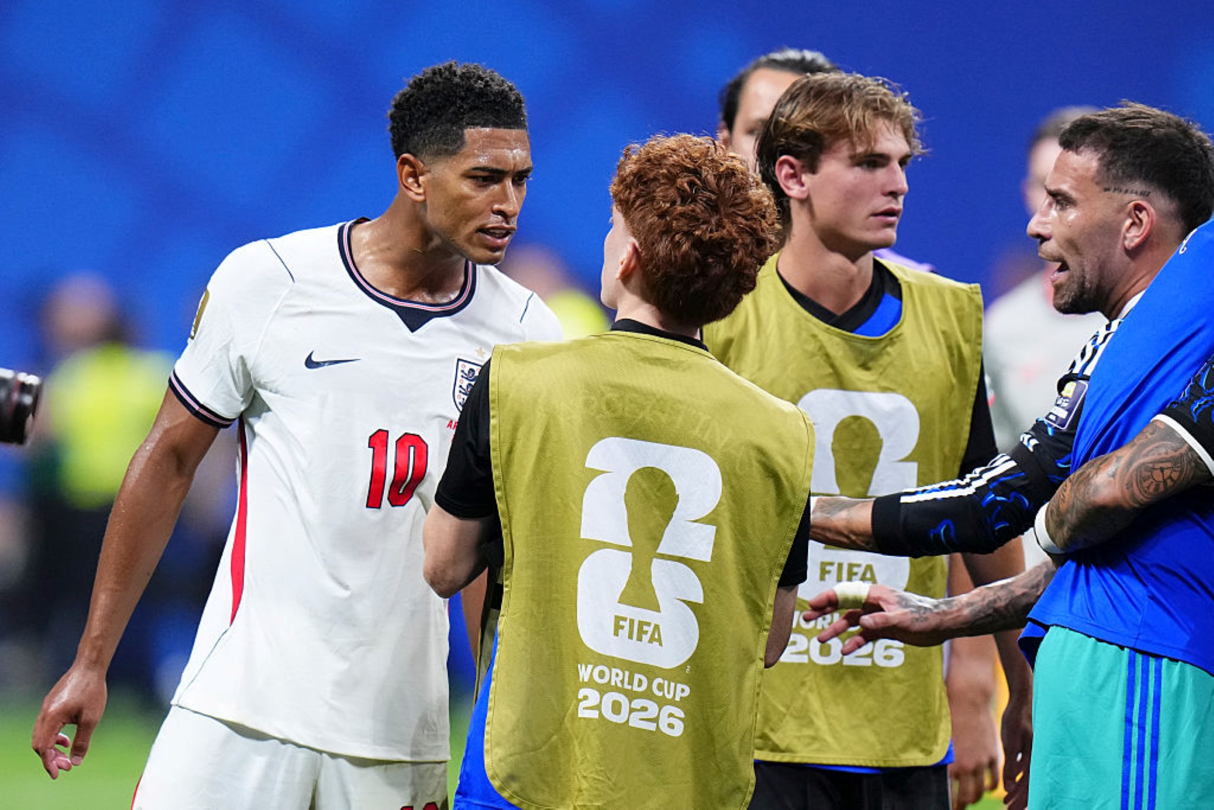 Bellingham deu tapa na nuca de meia argentino após eliminação da Copa