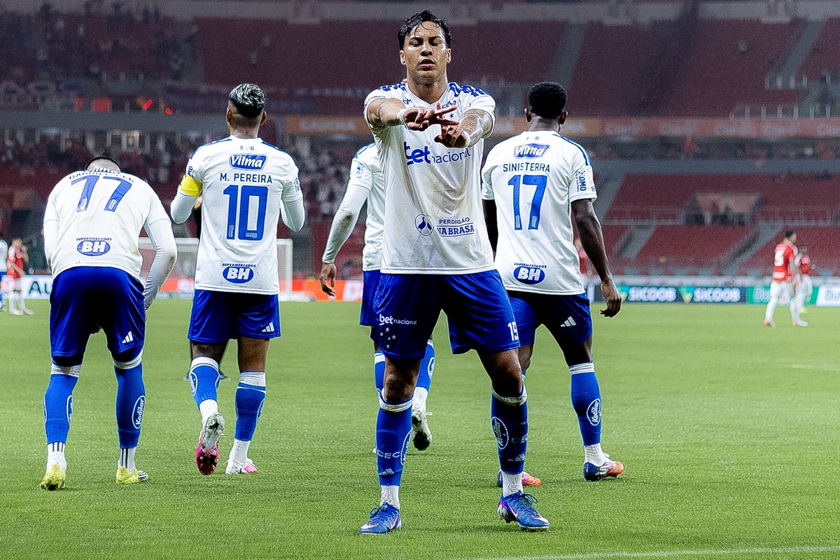 Cruzeiro vence Internacional e sobe na tabela do Campeonato Brasileiro