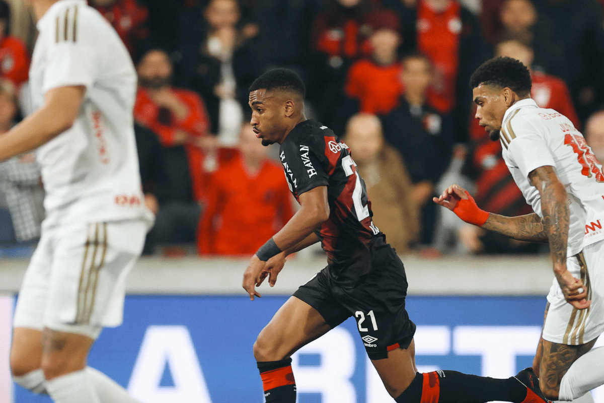 Imagem vinculada ao feed original: Brasileirão: Athletico-PR vence Internacional e se mantém em 3º lugar