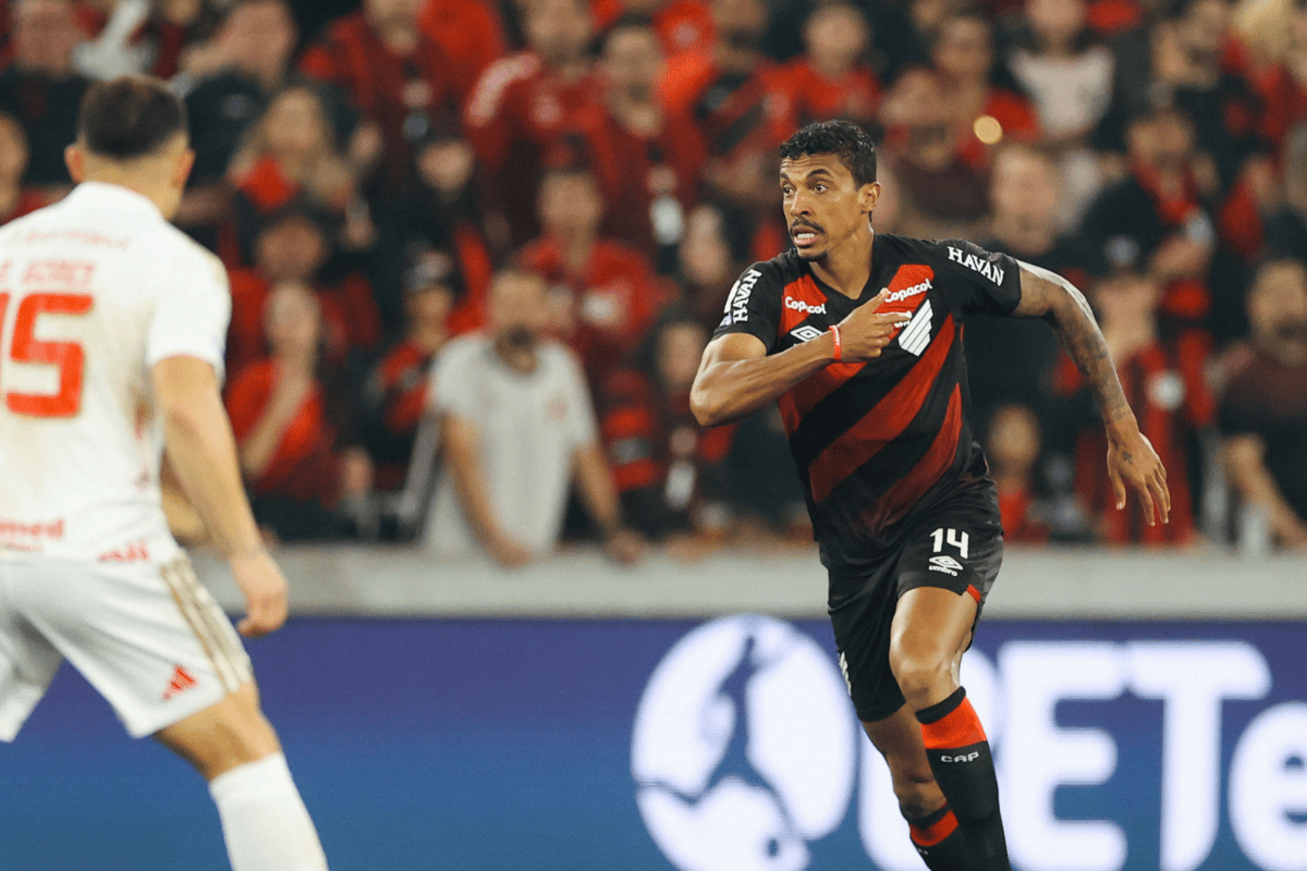 Imagem vinculada ao feed original: Athletico-PR mantém tabu de quase 12 anos contra o Inter em Curitiba
