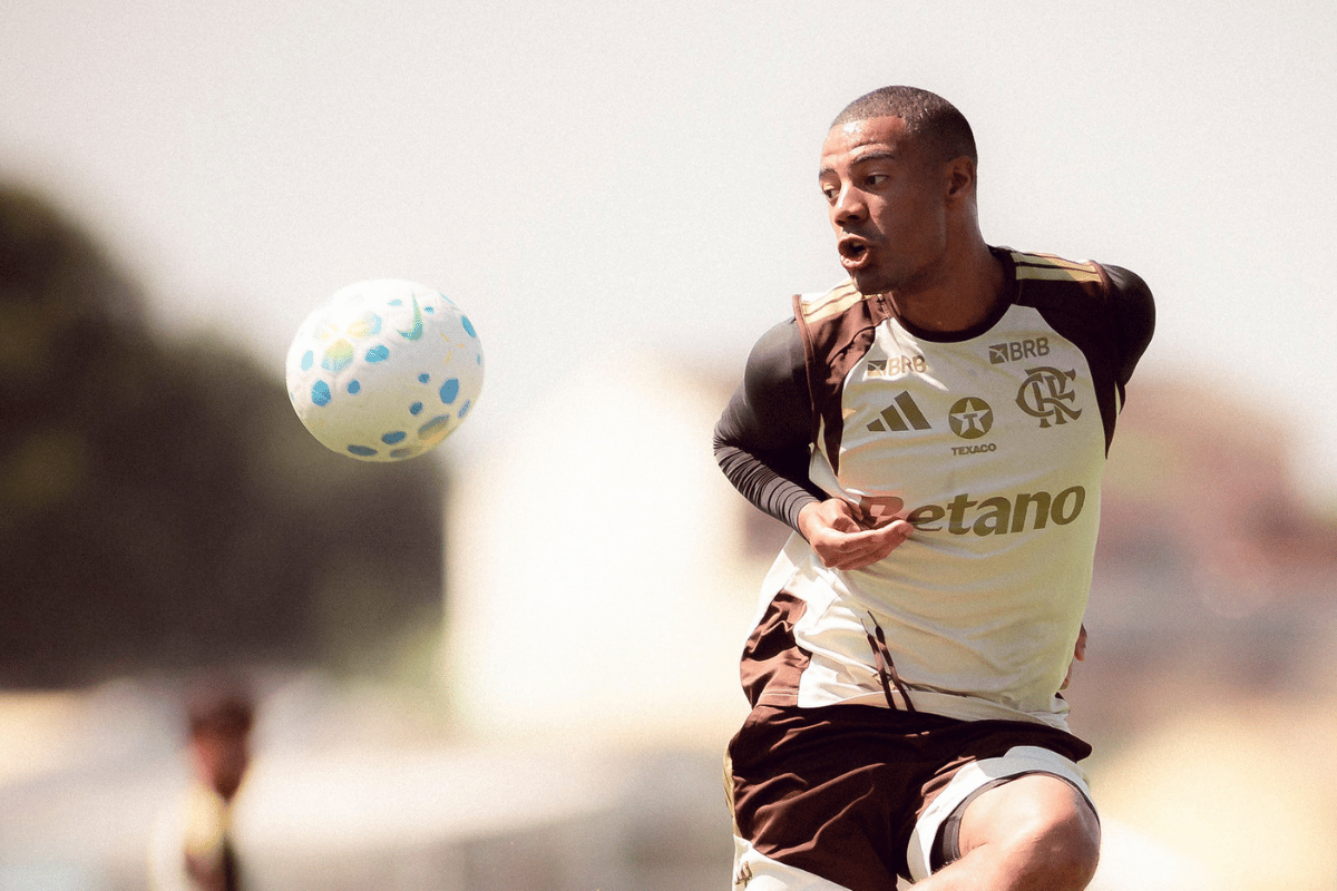 Presidente do Peñarol confirma negociação por De La Cruz, do Flamengo