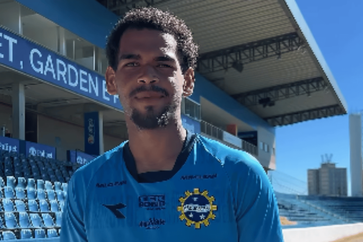 Jogador do São José pede desculpas por urinar em jogo da Copa Paulista