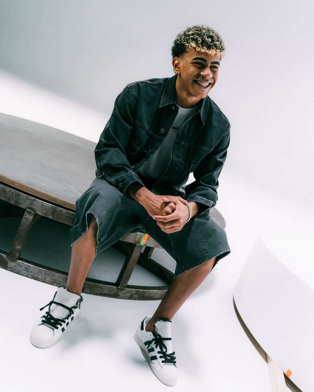 foto com cor. lamine yamal parceria american eagle - metrópoles