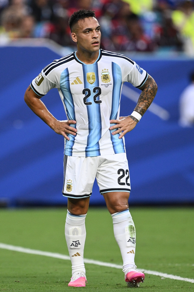Foto colorida de uniforme de jogador da Argentina - Metrópoles