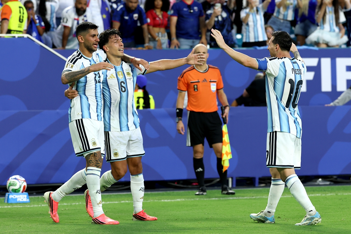 Copa do Mundo: relembre campanhas de Argentina e Espanha até a final 15 Messi, Lisandro Martínez e Romero em ação