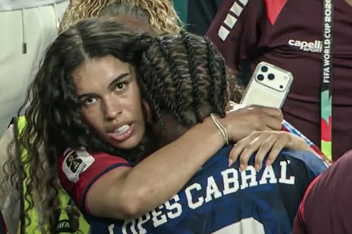 Quem é a mulher com quem jogador de Cabo Verde comemorou gol histórico