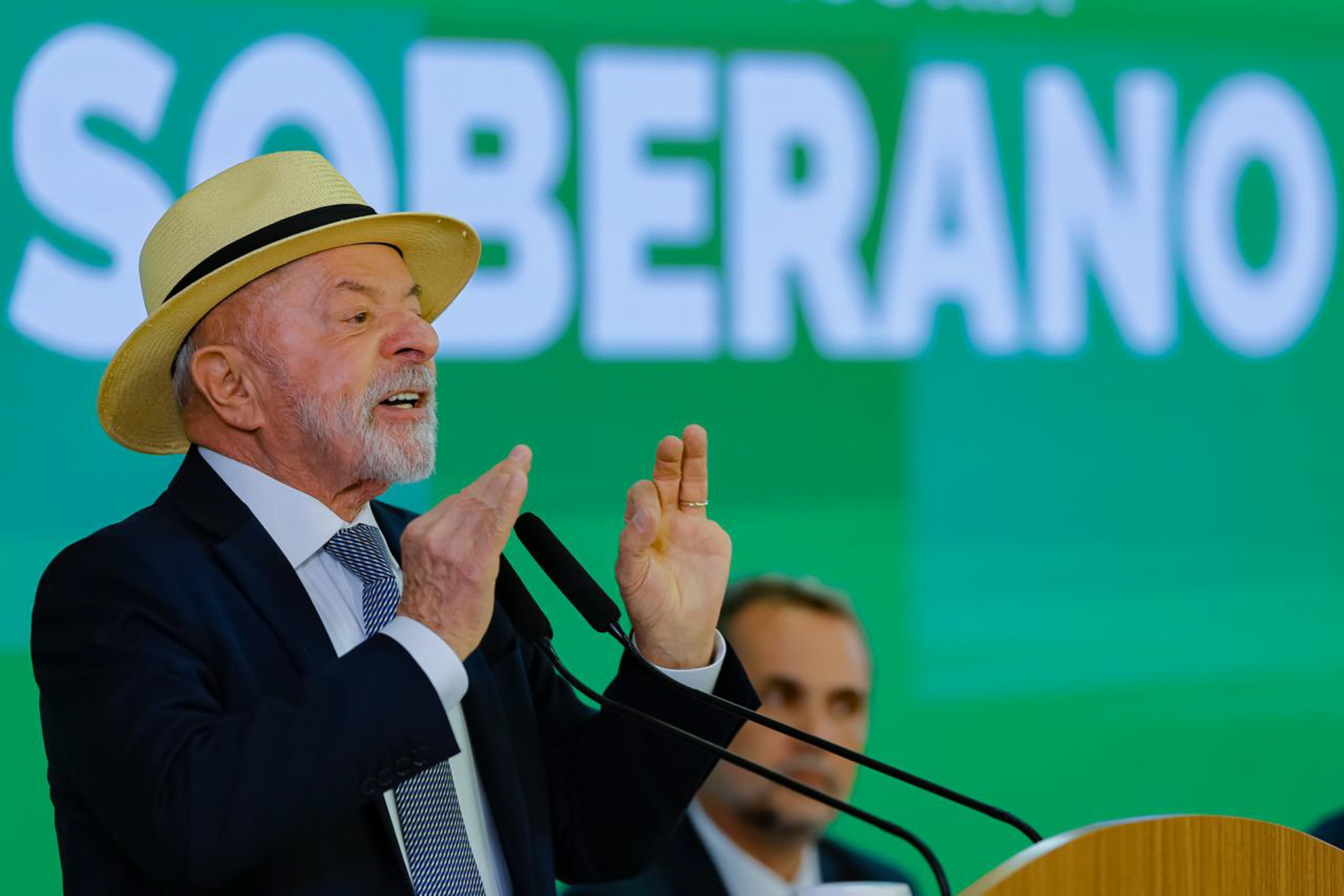 Lula volta a dizer que não aceita ingerência em meio a tensão com Trump