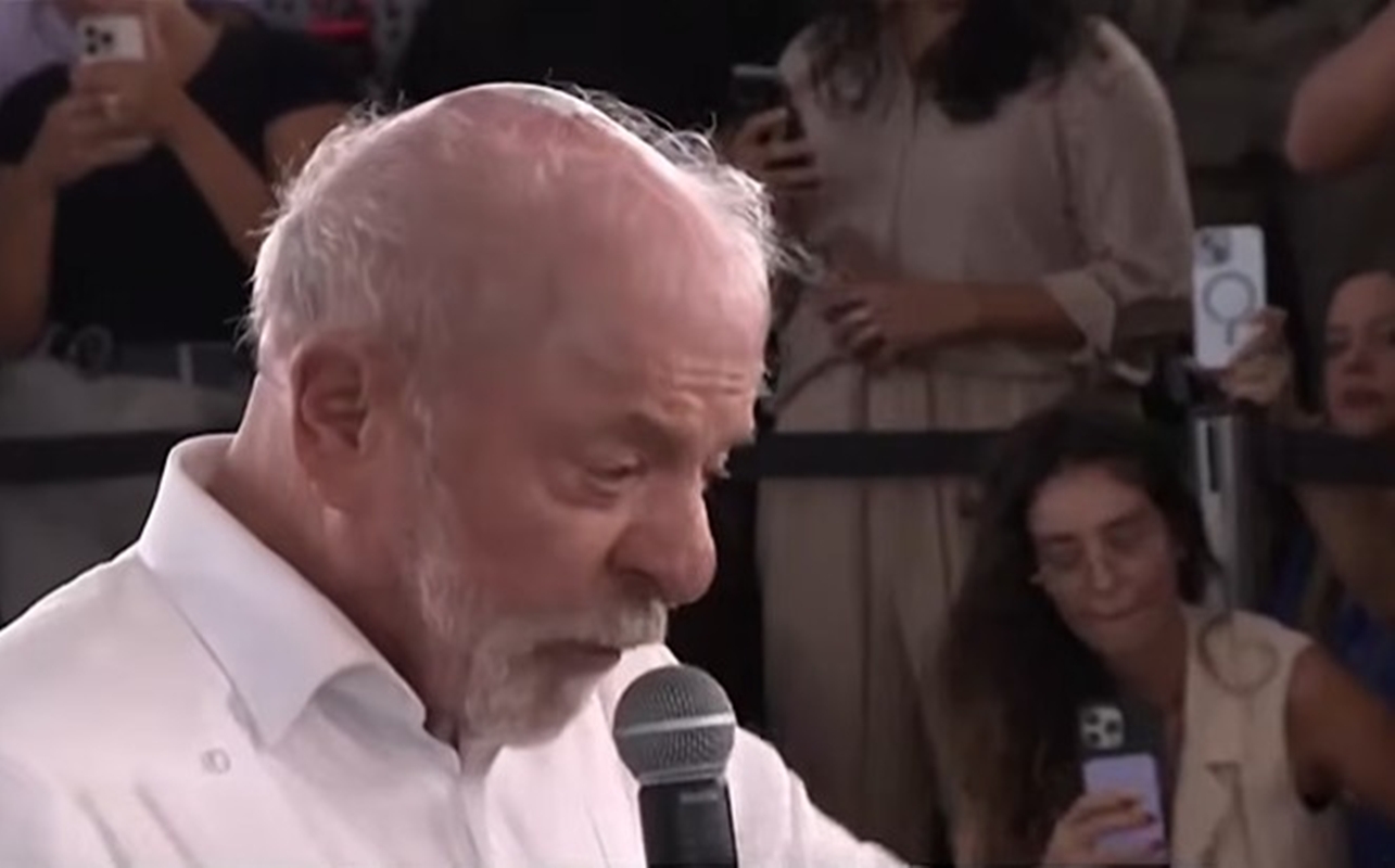 Lula mostra curativo na cabeça após sessões de radioterapia