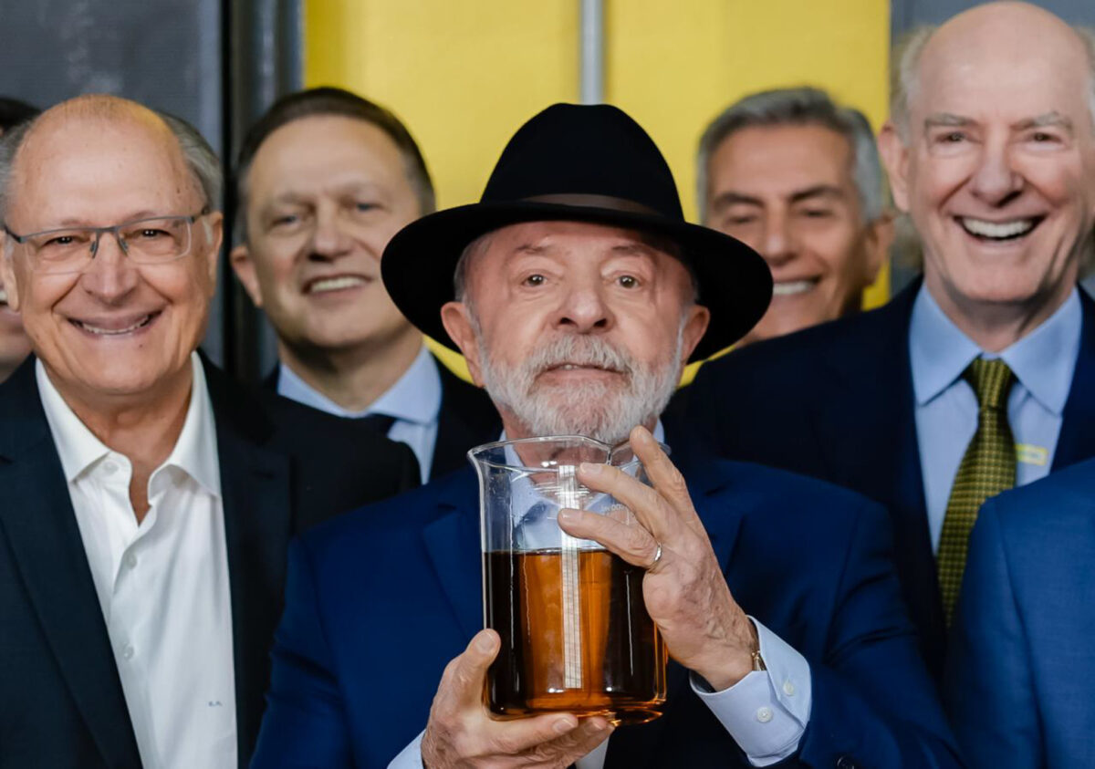 Lula defende 'briga mundial' pelo biocombustível brasileiro