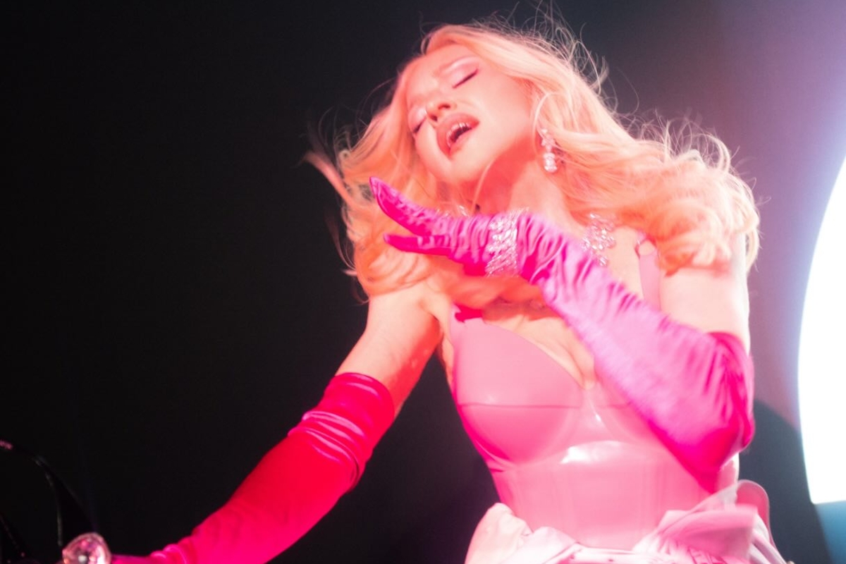 Foto colorida de Madonna em show