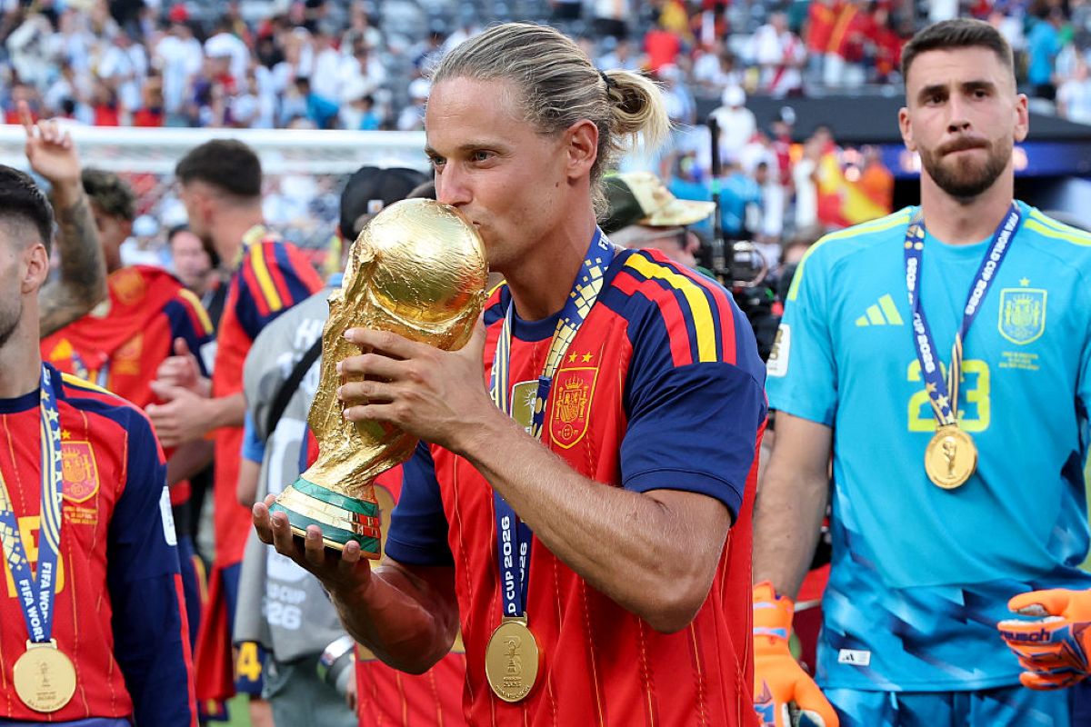 Marcos Llorente defende a expressão de afeto entre homens após críticas