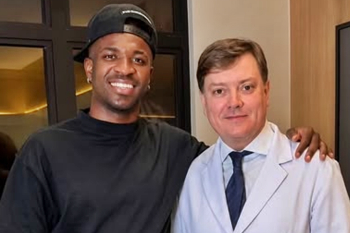 Médico exclui foto com Vini Jr. após harmonização viralizar
