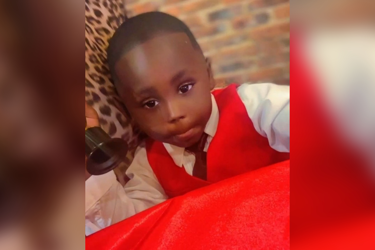 Menino de 4 anos mata primo de 2 com arma encontrada em carro nos EUA