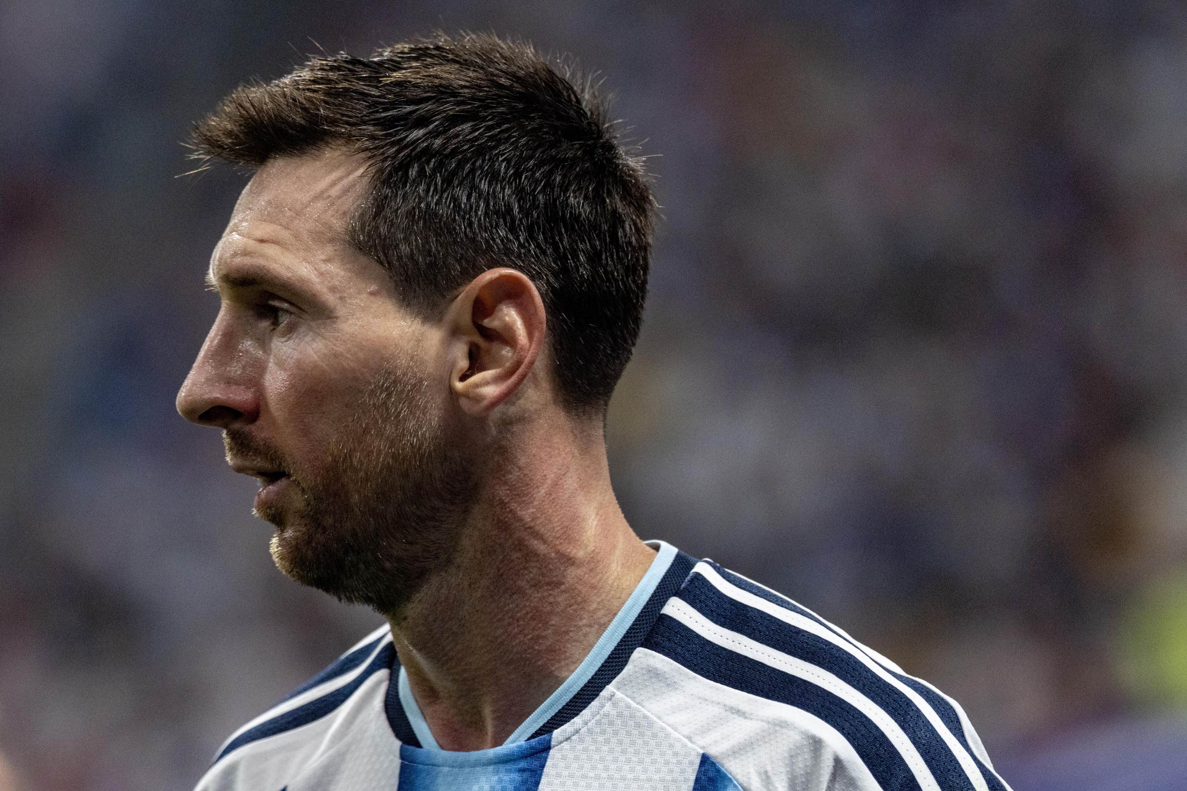 Com Messi, confira prováveis escalações para Inglaterra x Argentina