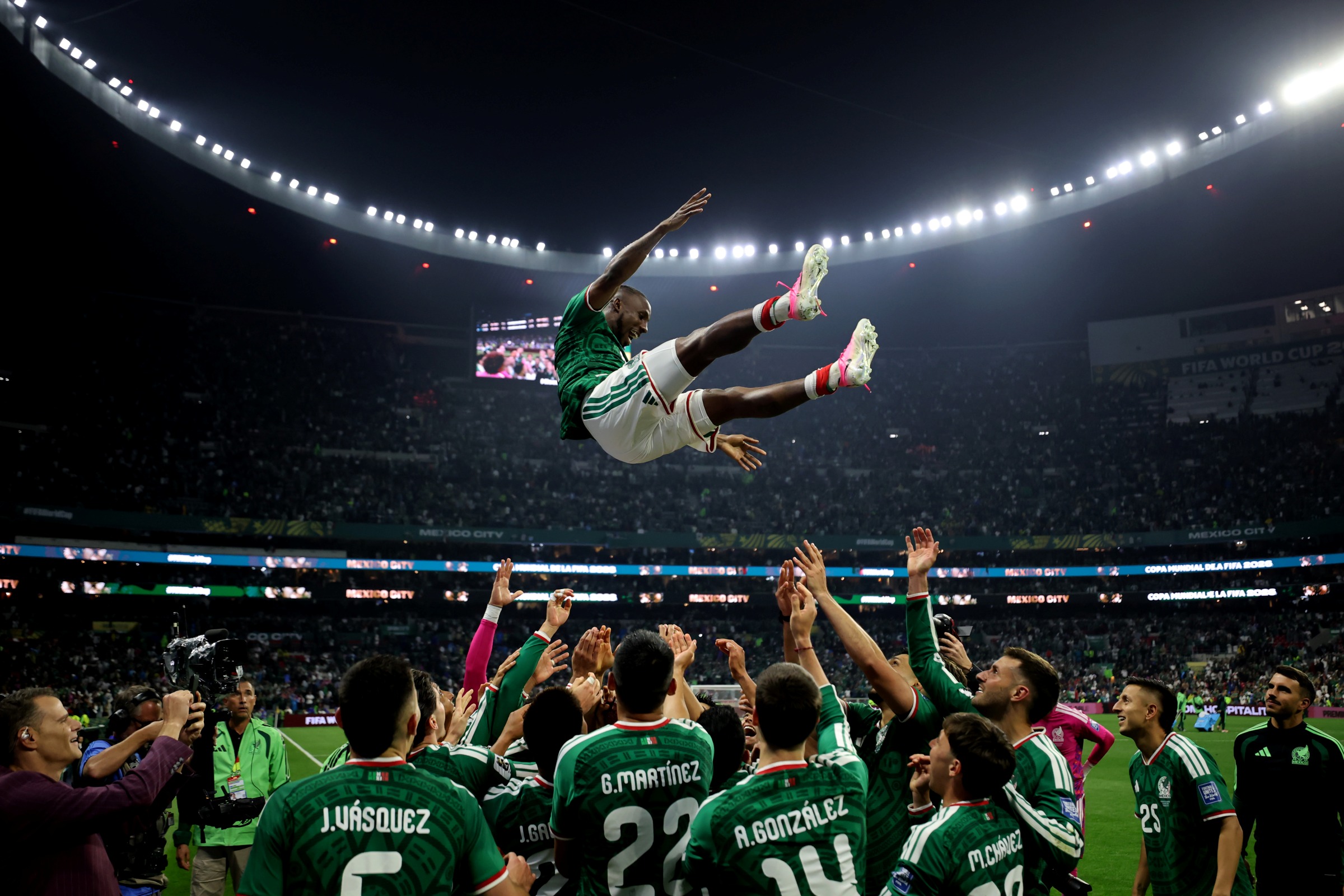 Duelo contra a Inglaterra marca despedida do México do Estádio Azteca