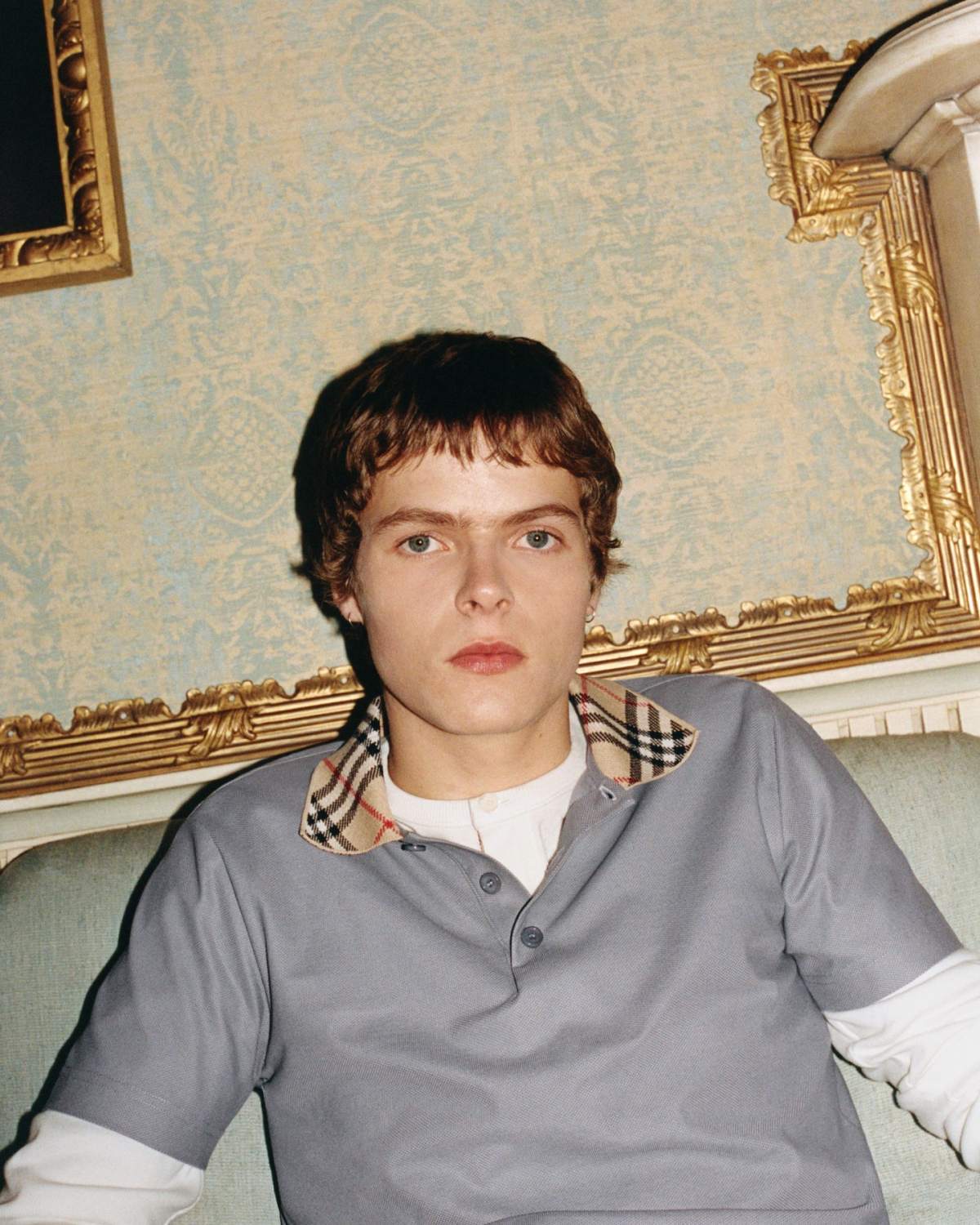 foto com cor. moses martin estrela campanha da burberry - metrópoles