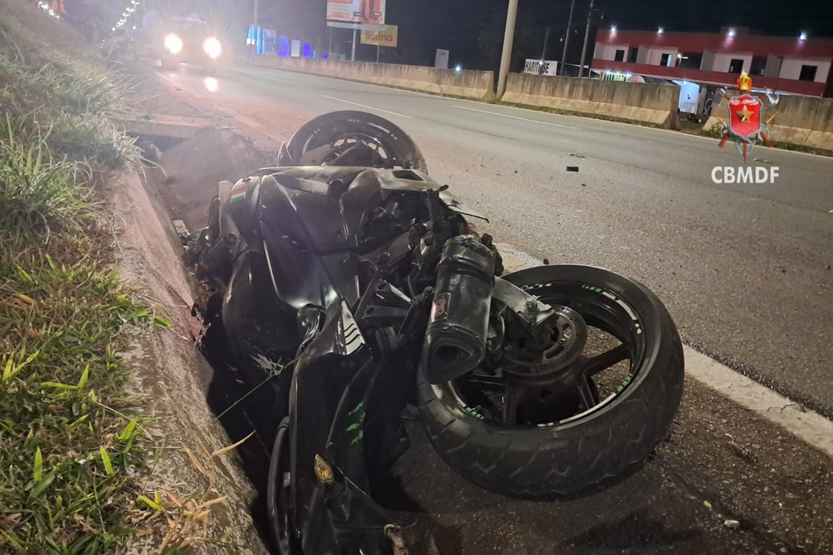 Motociclista morre após bater em mureta de proteção na BR-020