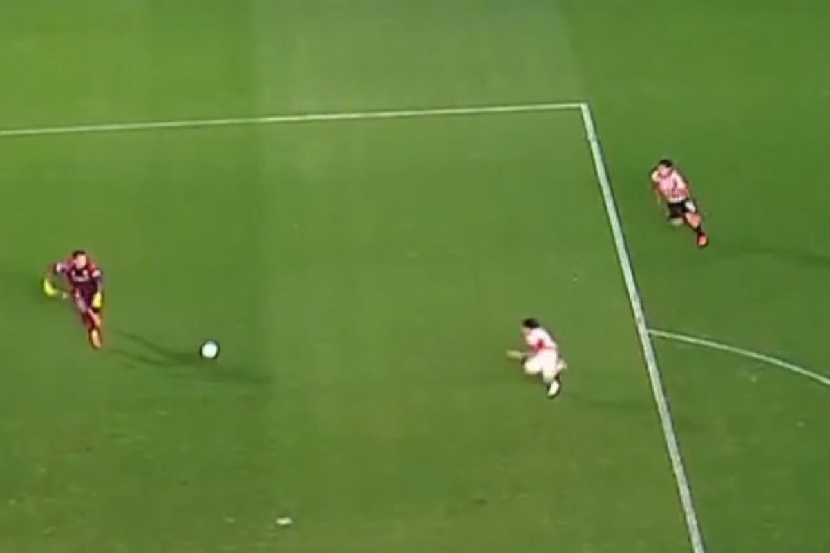 Após falhas na Copa, Muslera toma gol bizarro no Campeonato Argentino