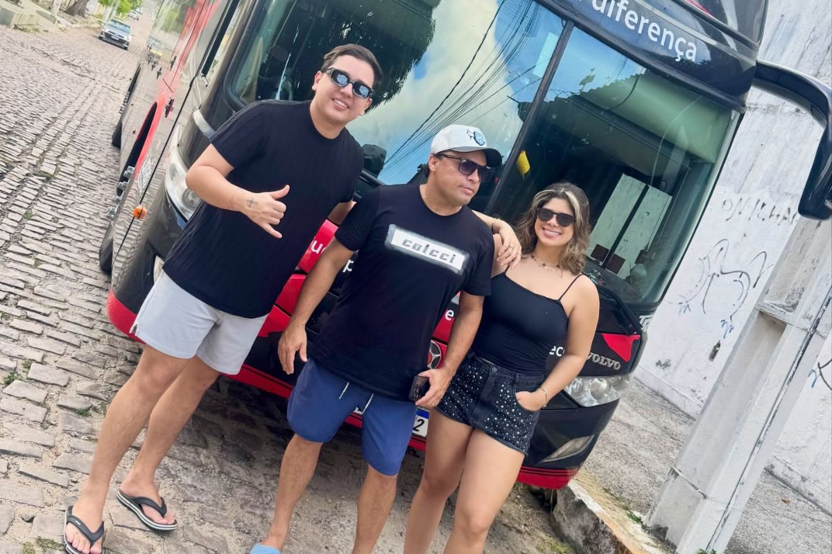 Cantores do Collo de Menina lamentam morte do companheiro Neto Araújo