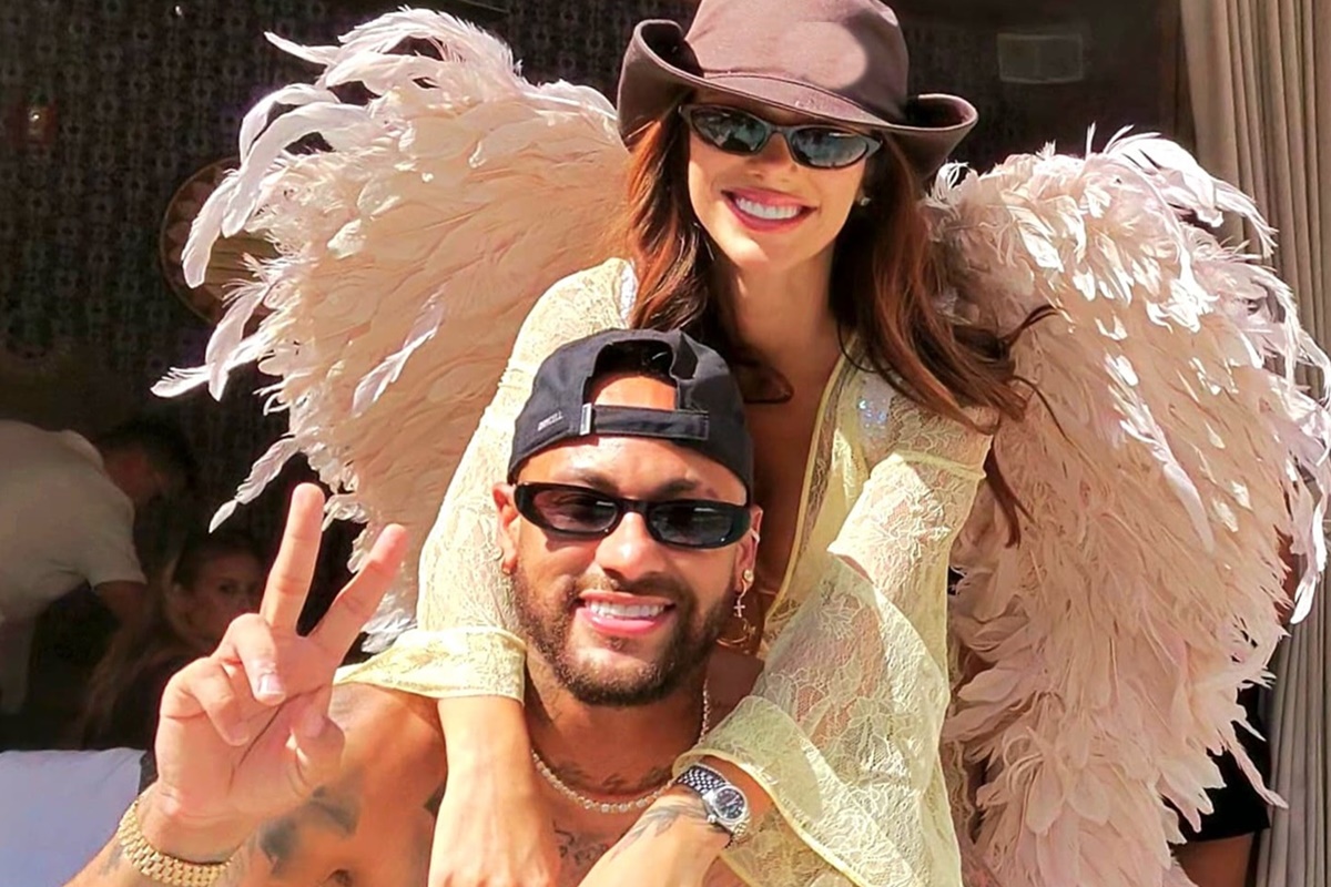 Foto: Neymar e Bruna Biancardi voltam para o Brasil com as filhas