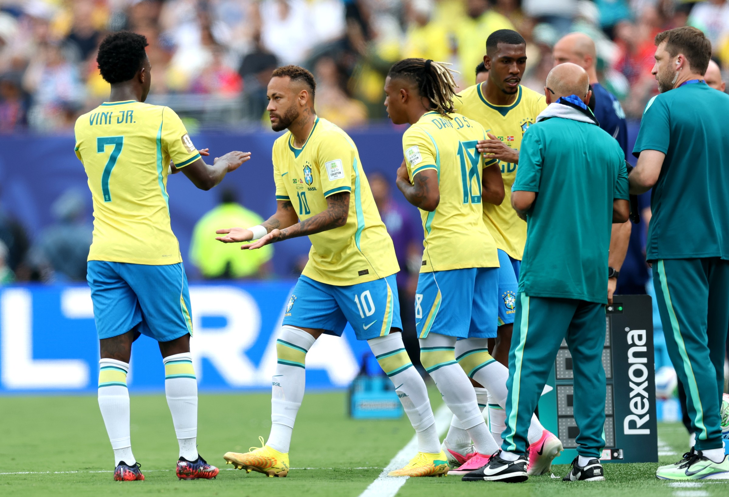 Neymar entra no lugar de Martinelli durante o 2º tempo contra Noruega