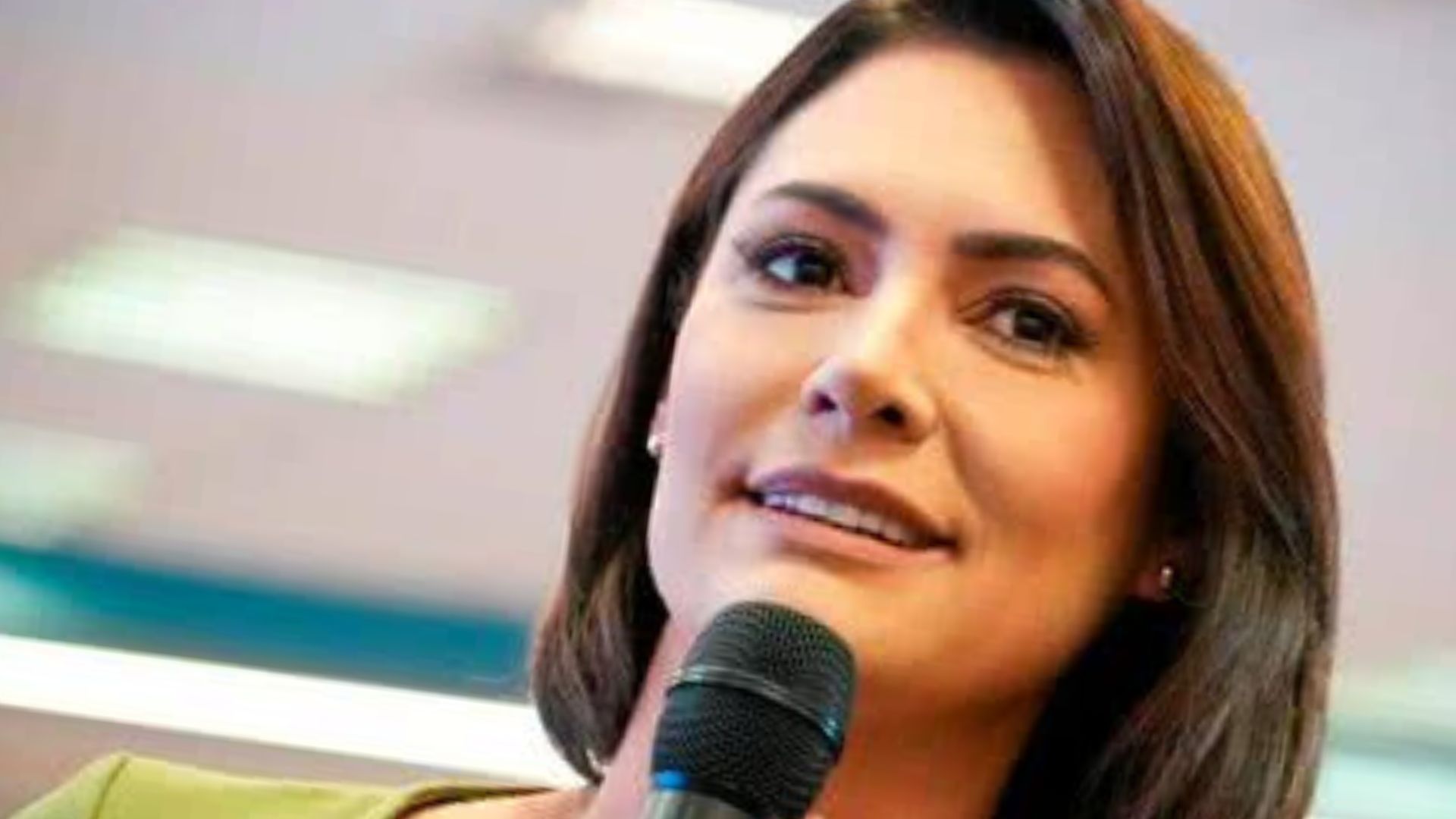 Michelle se mostra superior a Flávio até no digital