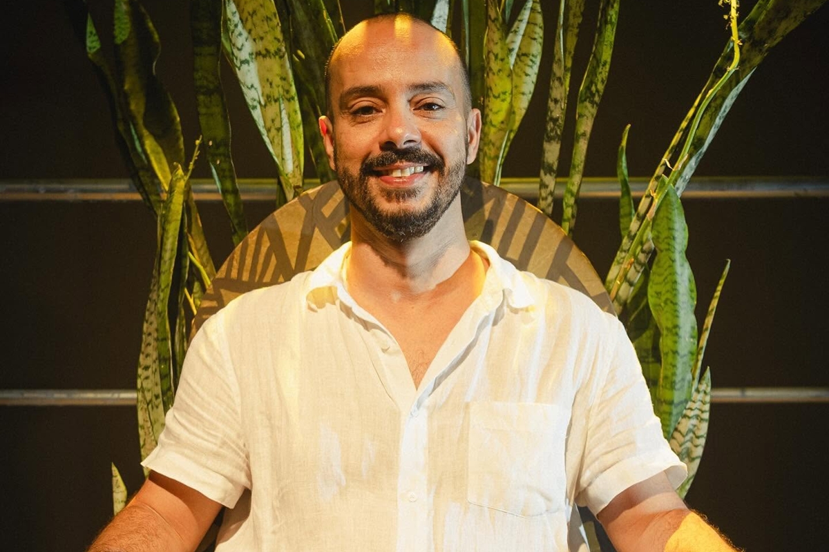 Quem era João Sanches, premiado diretor de teatro que morreu aos 47 anos