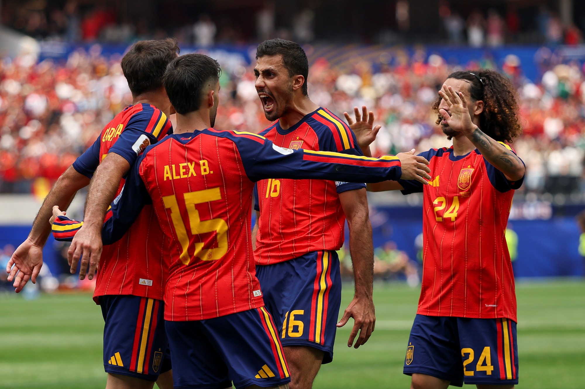 Imagem de Mikel Oyarzabal comemorando gol marcado para a Espanha contra Áustria - Metrópoles