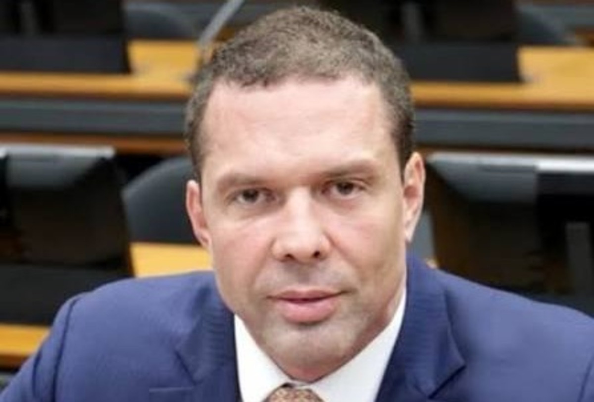 Imagem vinculada ao feed original: Candidato, advogado de Zambelli declara R$ 5,6 milhões ao TSE