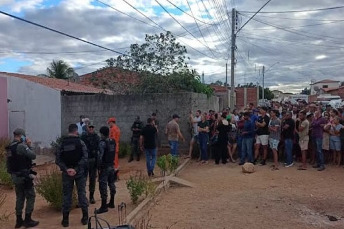Pai, mãe e filha são encontrados mortos dentro de casa em Pernambuco