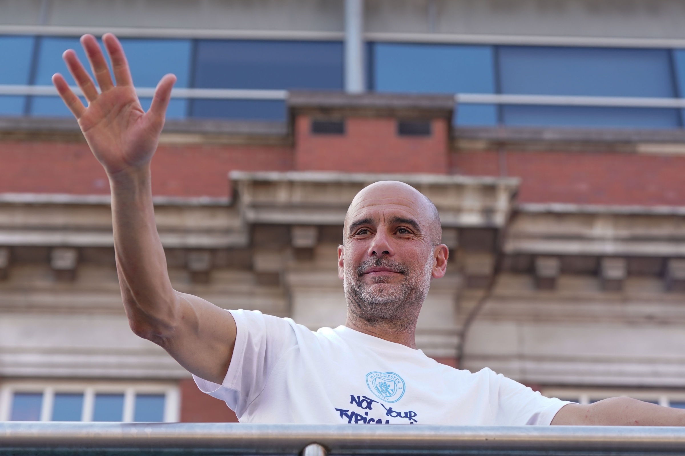 Imagem vinculada ao feed original: Pep Guardiola pede à Itália salário 10 vezes maior que De la Fuente