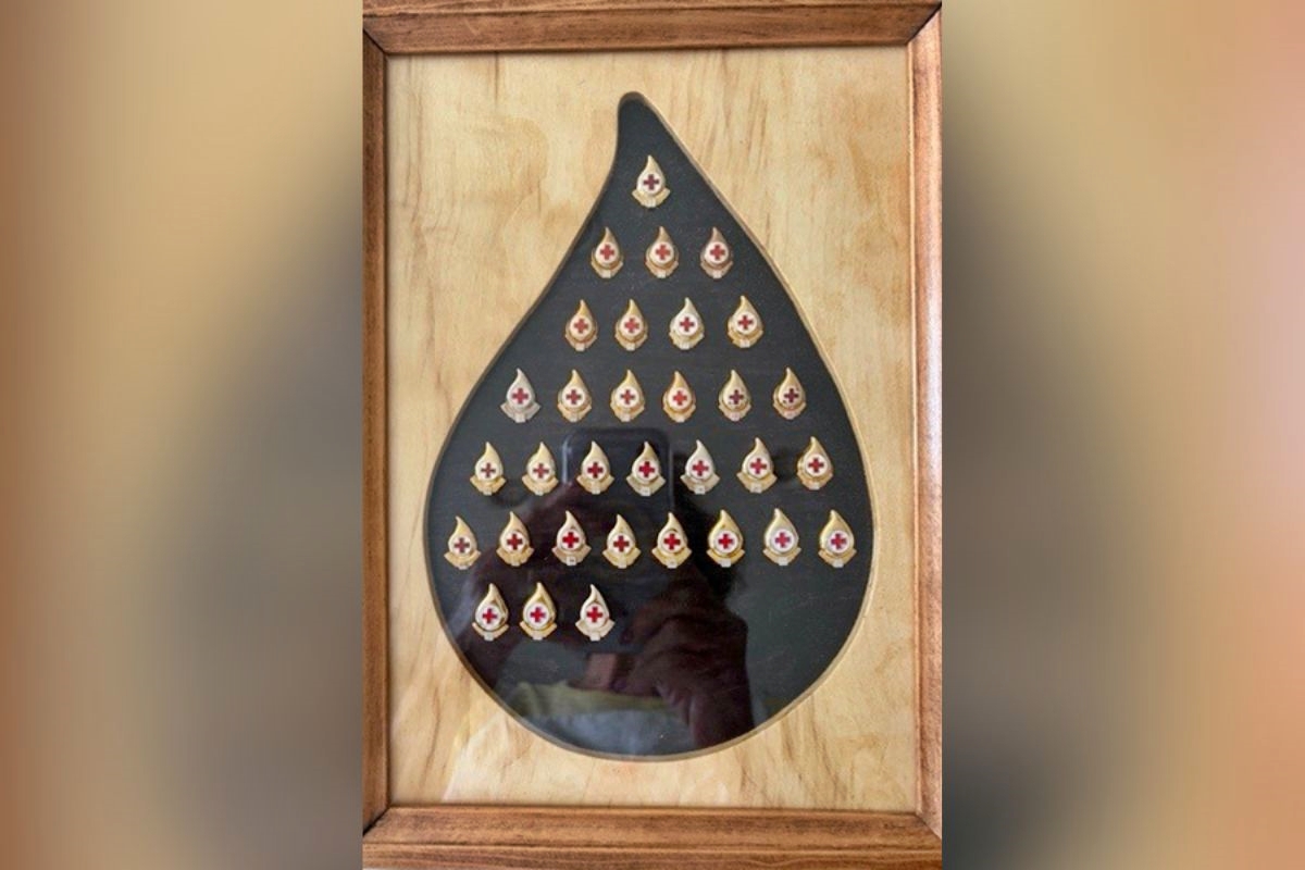 Foto colorida de quadro comemorativo de doação de sangue