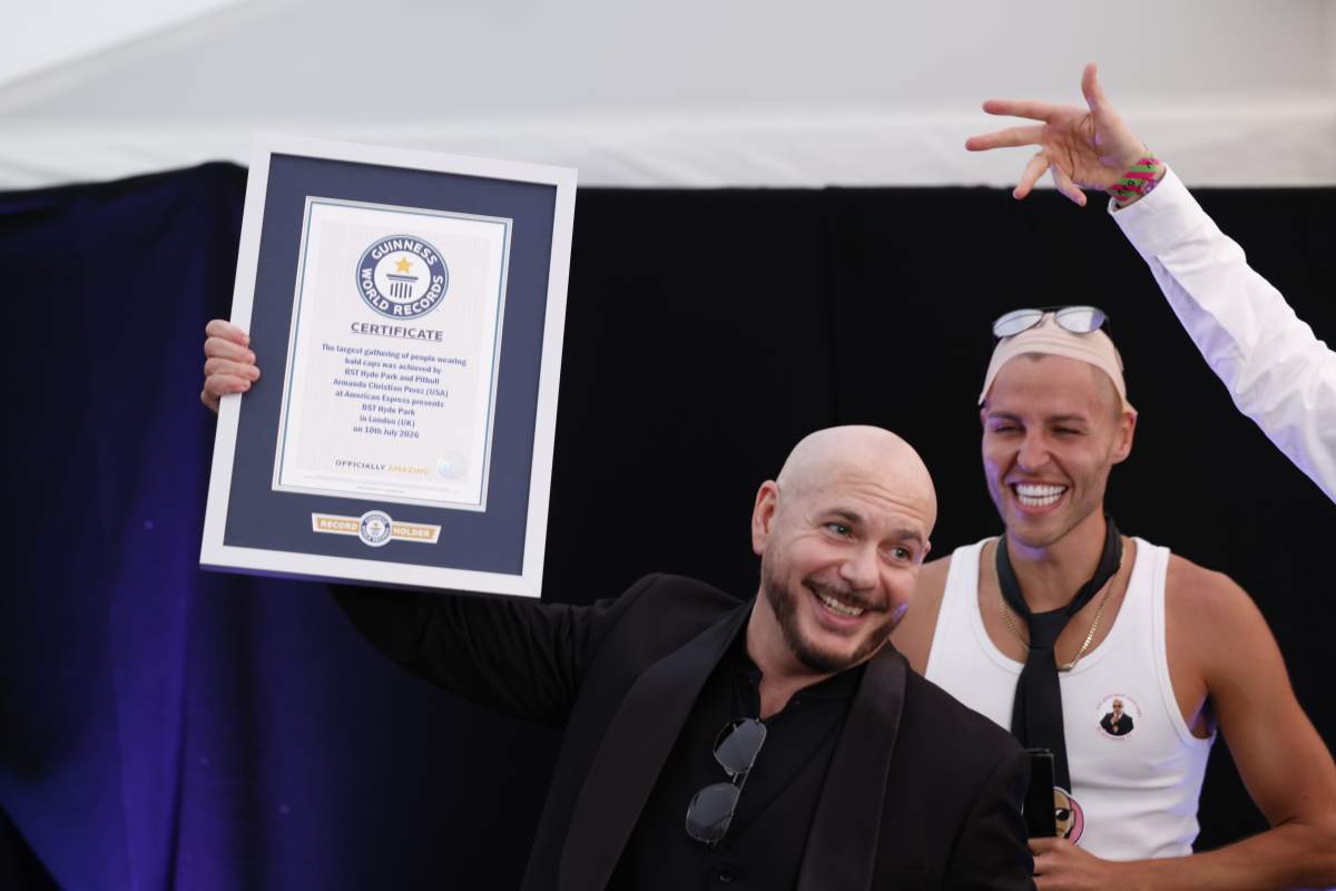 foto com cor. rapper pitbull - metrópoles