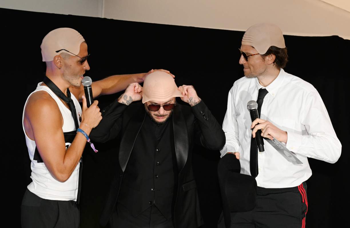 foto com cor. rapper pitbull - metrópoles
