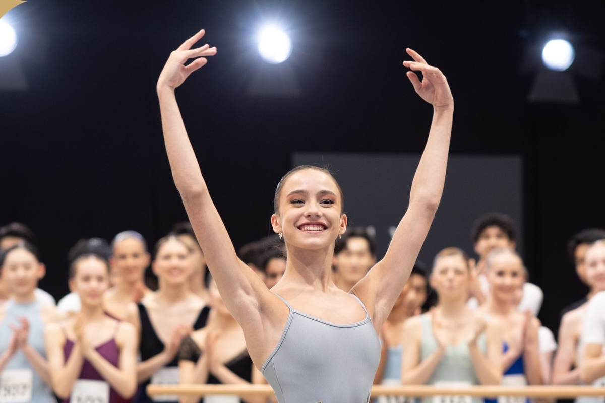 Bailarina brasileira ganha prêmio na "Copa do Mundo de balé", na Suíça
