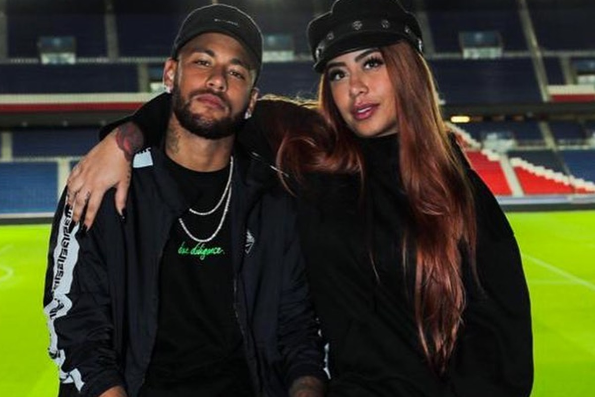 Irmã de Neymar é xingada por torcida e se envolve em treta em estádio
